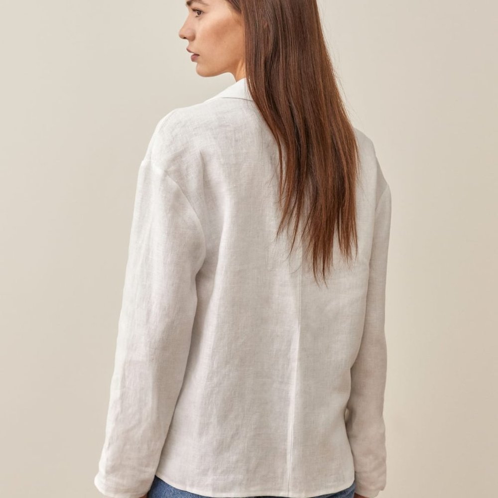 Reformation White Linen Button-Down Jacket with Brown Buttons - Picture 4 of 6